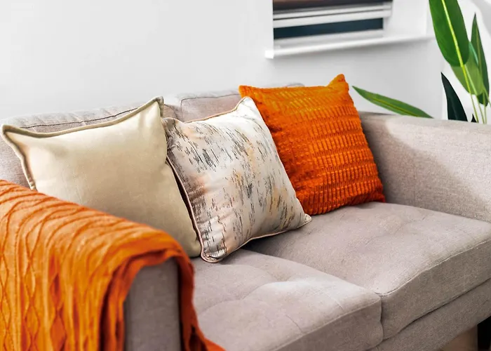 New Styled Beautifully Birmingham City One Bed Apartment Sleeps Up To 4 People