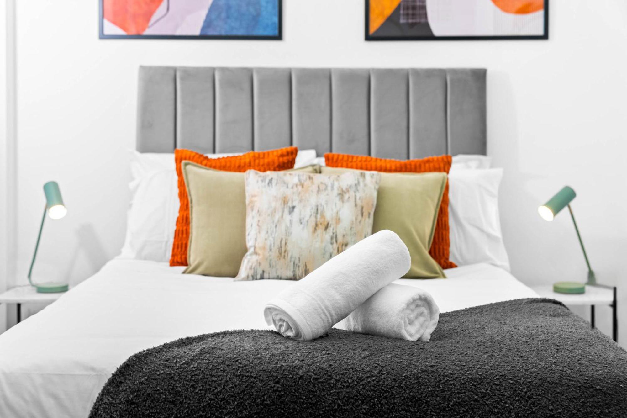 Apartment New Styled Beautifully One Bed Sleeps Up To 4 People *