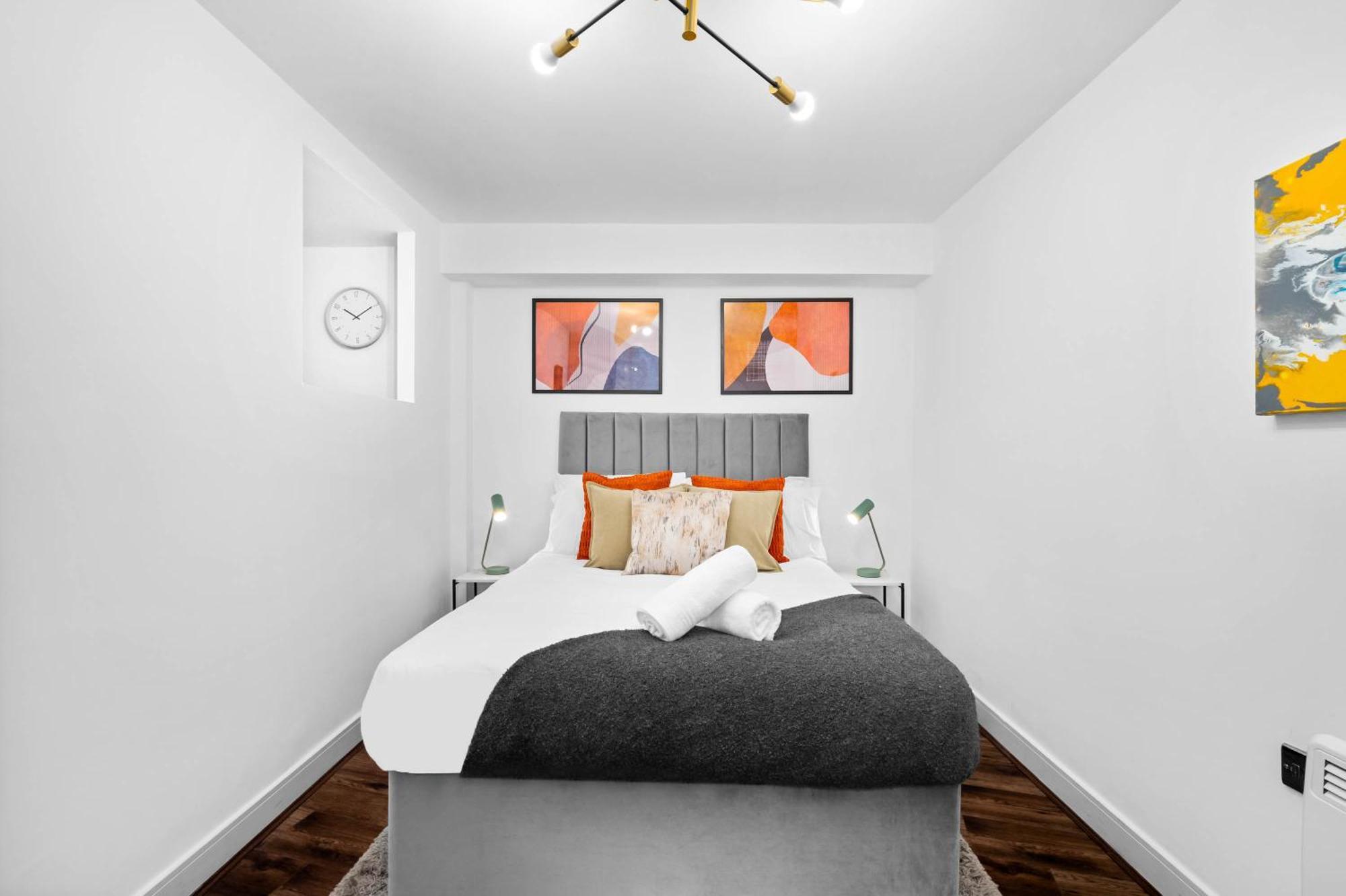 Apartment New Styled Beautifully One Bed Sleeps Up To 4 People